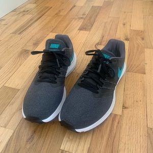 9.5 Nike Run Swifts! 🤍 Make an offer!